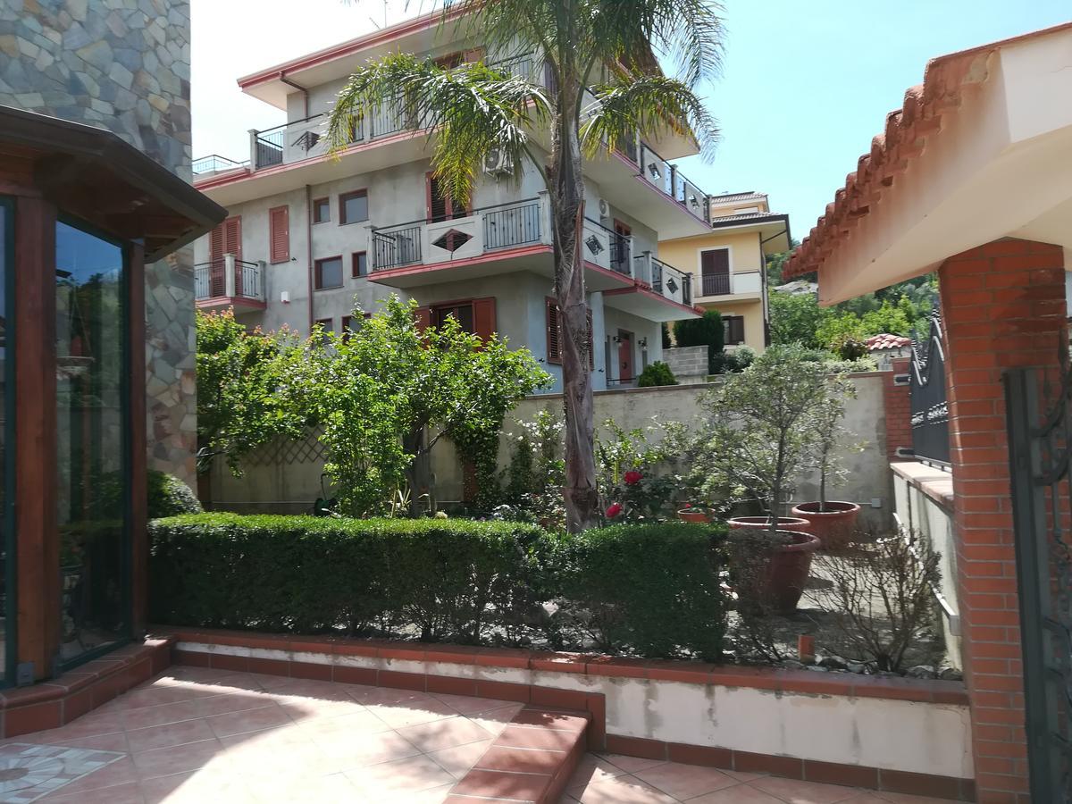 مبيت وإفطار La Collina Capo dʼOrlando المظهر الخارجي الصورة